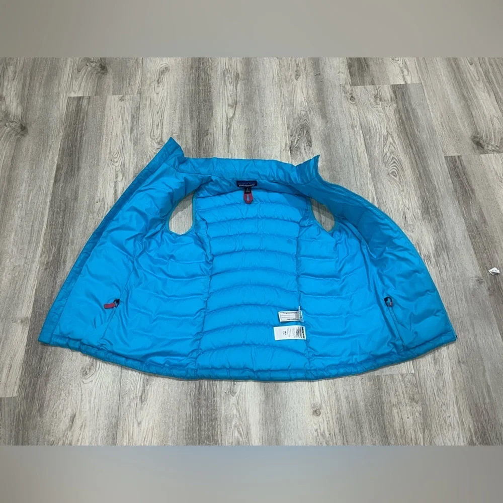 Patagonia girls 12 L down puffer vest bright aqua blue and pink details
